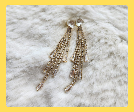 Fashion & Accessories - Dangling Flower Earrings